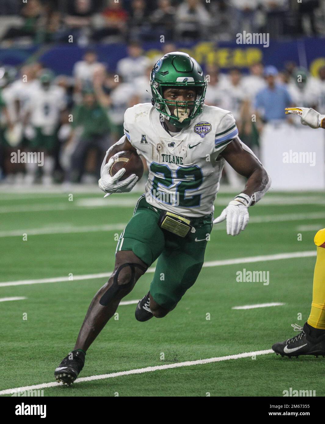Arlington, TX, USA. 2nd Jan, 2023. Tulane's Tyjae Spears (22) carries
