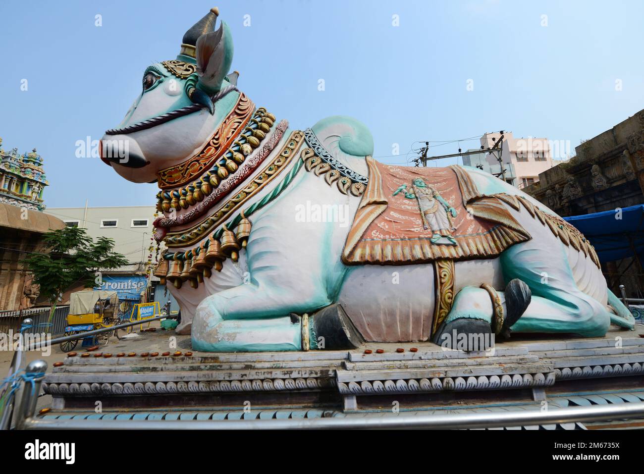 Nandi (Shiva’s bull) statue in a roundabout in the old city of Madurai, Tamil Nadu, India. Stock Photo