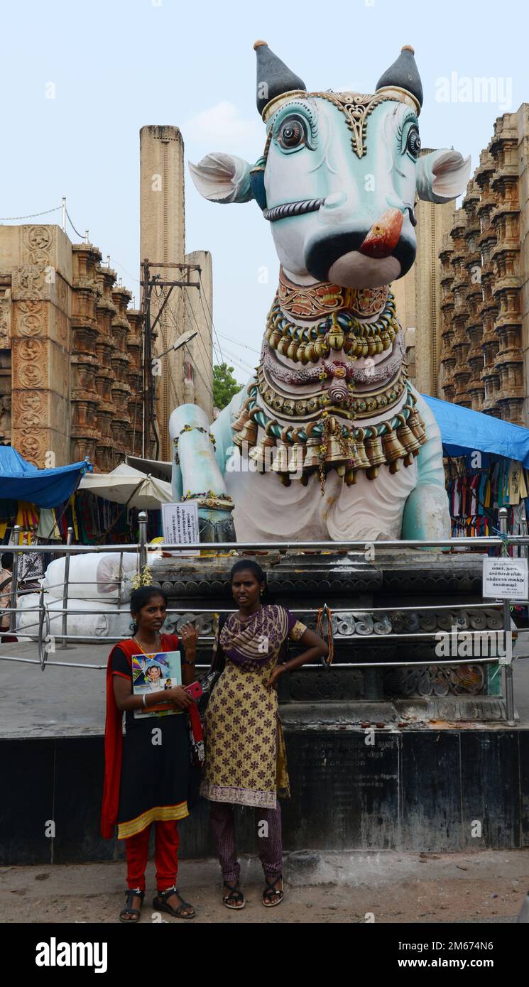 Nandi (Shiva’s bull) statue in a roundabout in the old city of Madurai, Tamil Nadu, India. Stock Photo