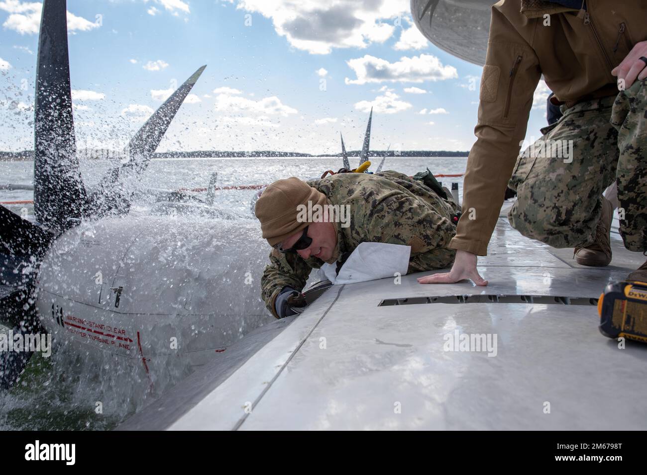 Hawkeye aircraft hi-res stock photography and images - Page