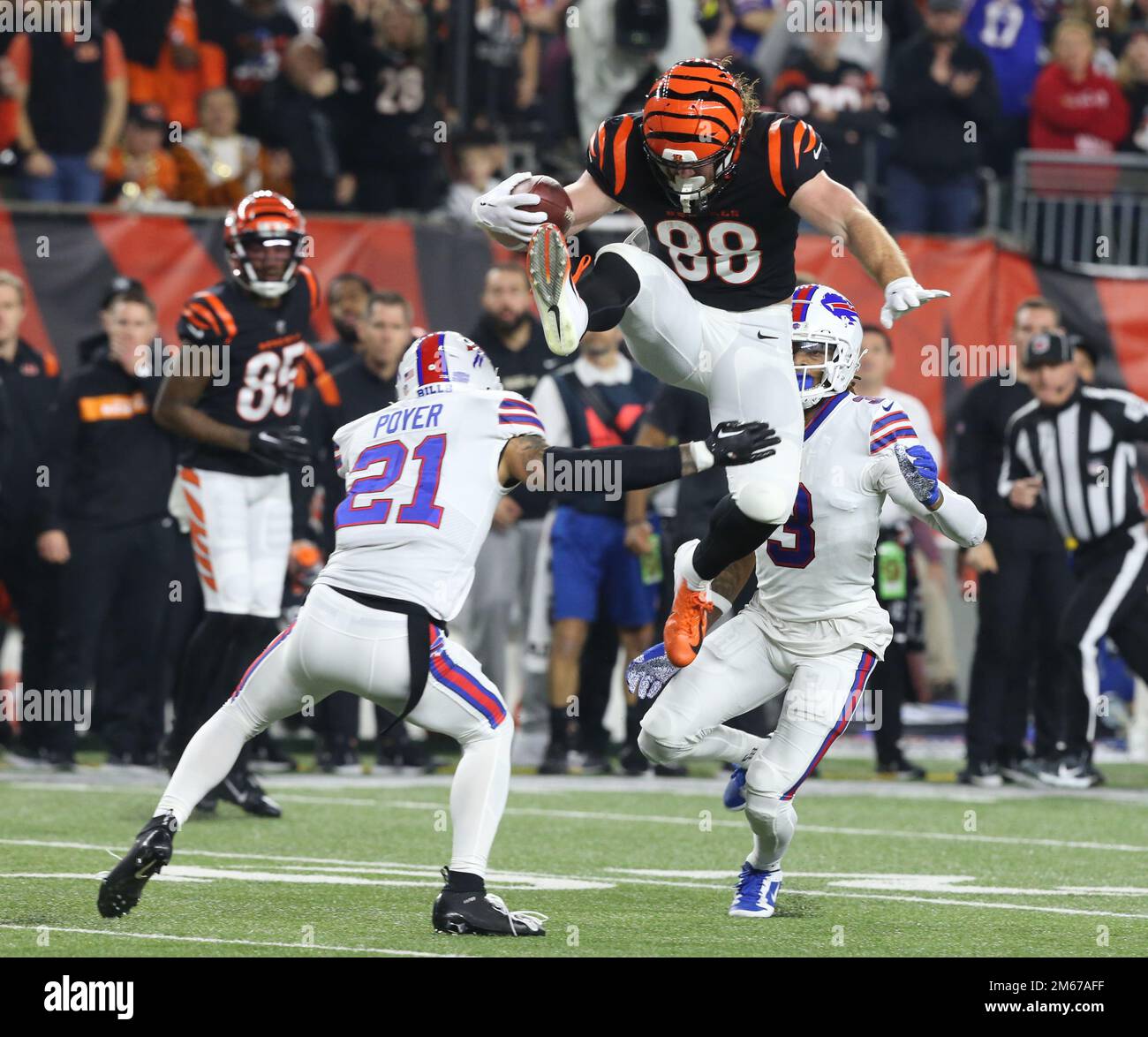 Cincinnati, United States. 02nd Jan, 2023. Cincinnati Bengals tight end ...