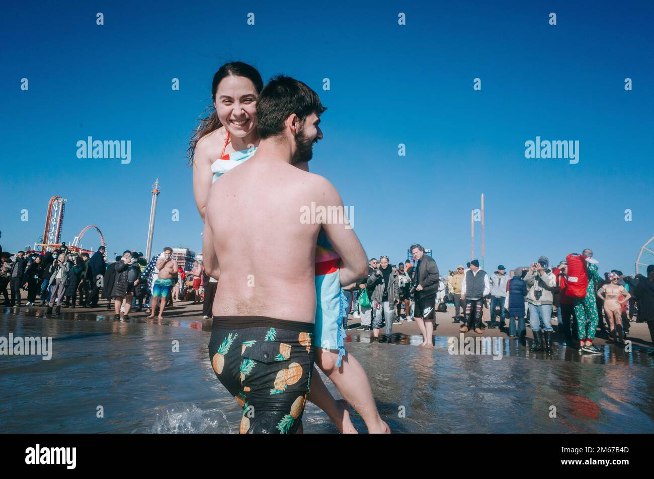 PHOTOS: Thousands 'wash off the old year' at 120th annual Coney Island  Polar Bear Plunge • Brooklyn Paper