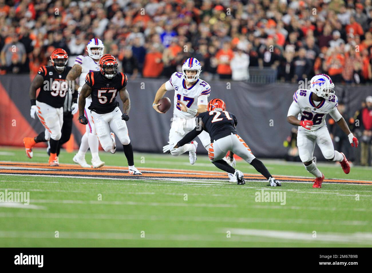 Cincinnati, Ohio, USA. 2nd Jan, 2023. Buffalo Bills quarterback Josh Allen  (17) during WEEK 17 of the NFL regular season between the Buffalo Bills and  Cincinnati Bengals in Cincinnati, Ohio. JP Waldron/Cal