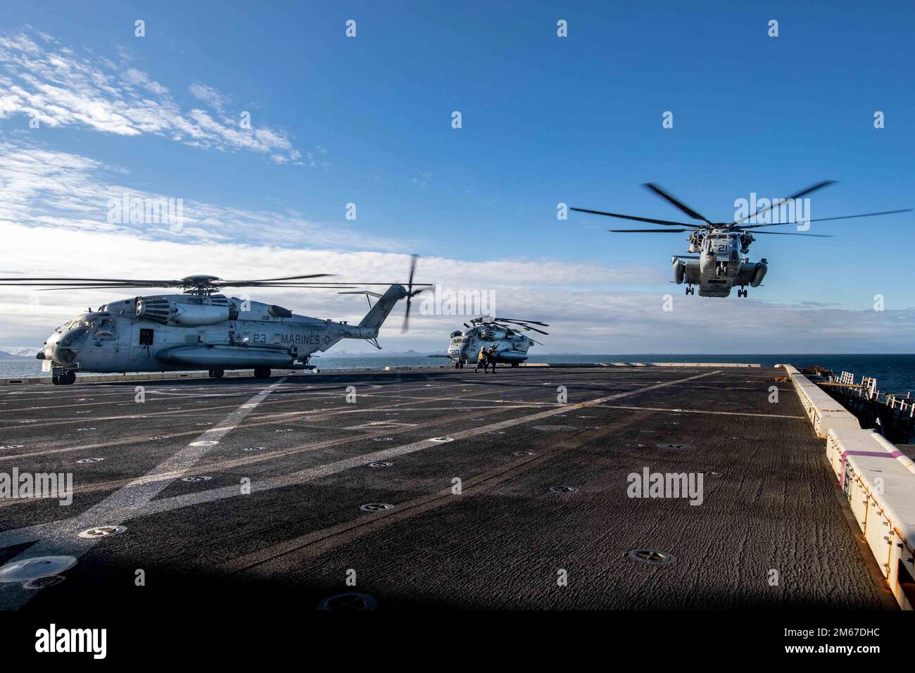 220411-N-PC065-1108 ATLANTIC OCEAN (April 11, 2022) – A CH-53E Super ...