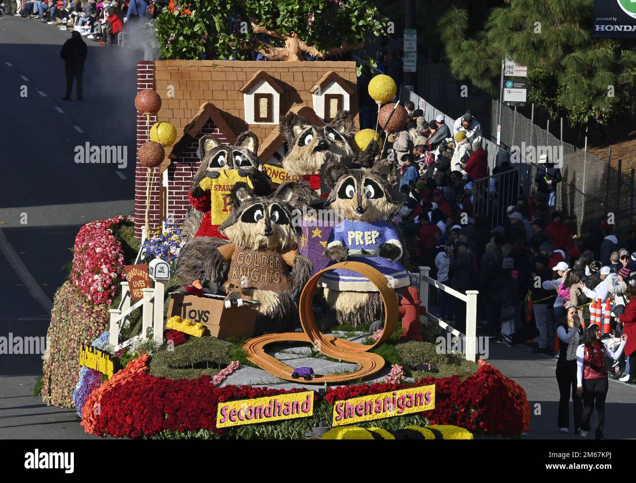 Pasadena, United States. 02nd Jan, 2023. Louisiana Travel's "Secondhand Shenanigans" float