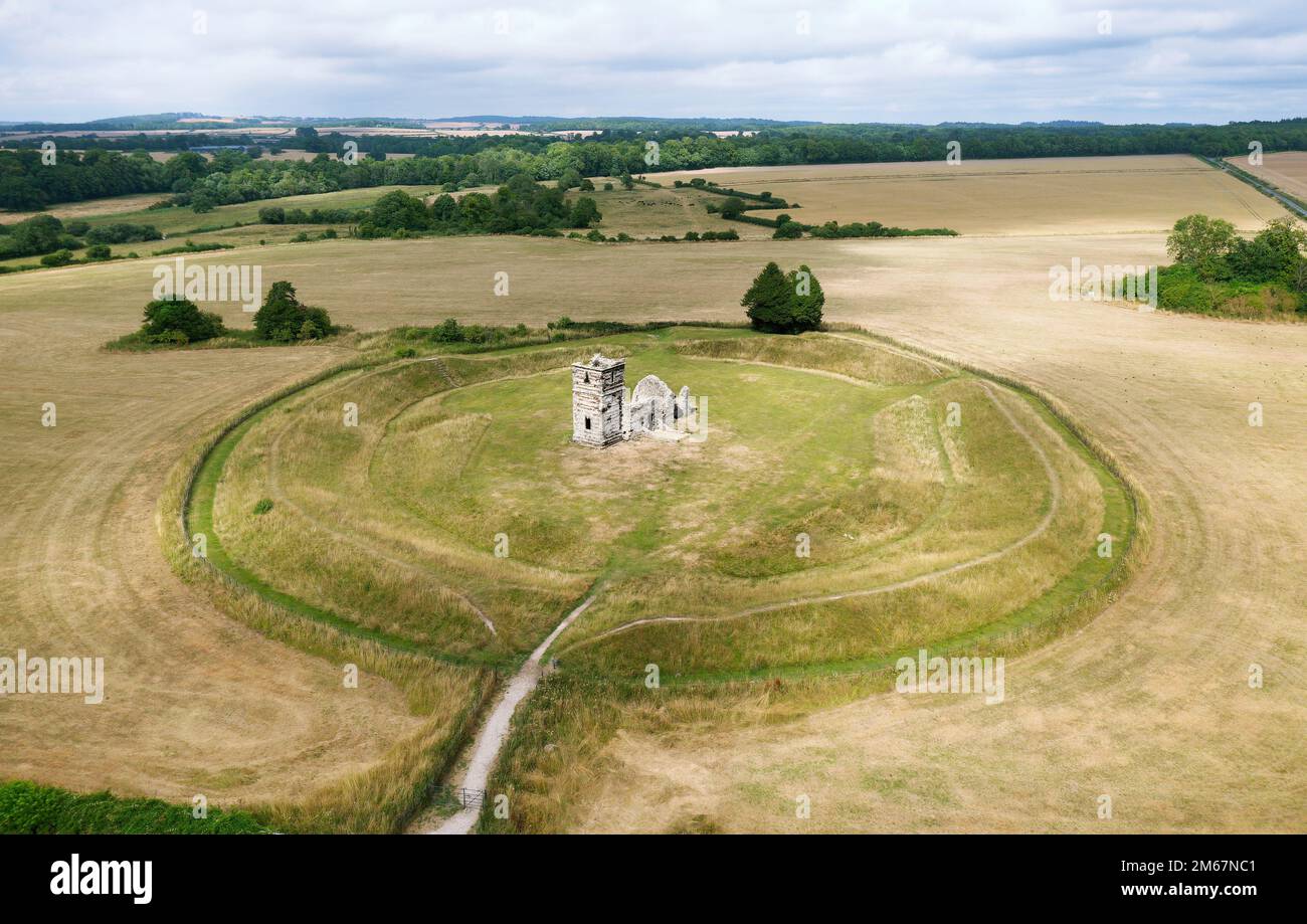 Church Henge. Part of Knowlton Rings prehistoric Neolithic and Bronze Age henge earthworks, Dorset. Knowlton Church in centre dates from 12th C Stock Photo