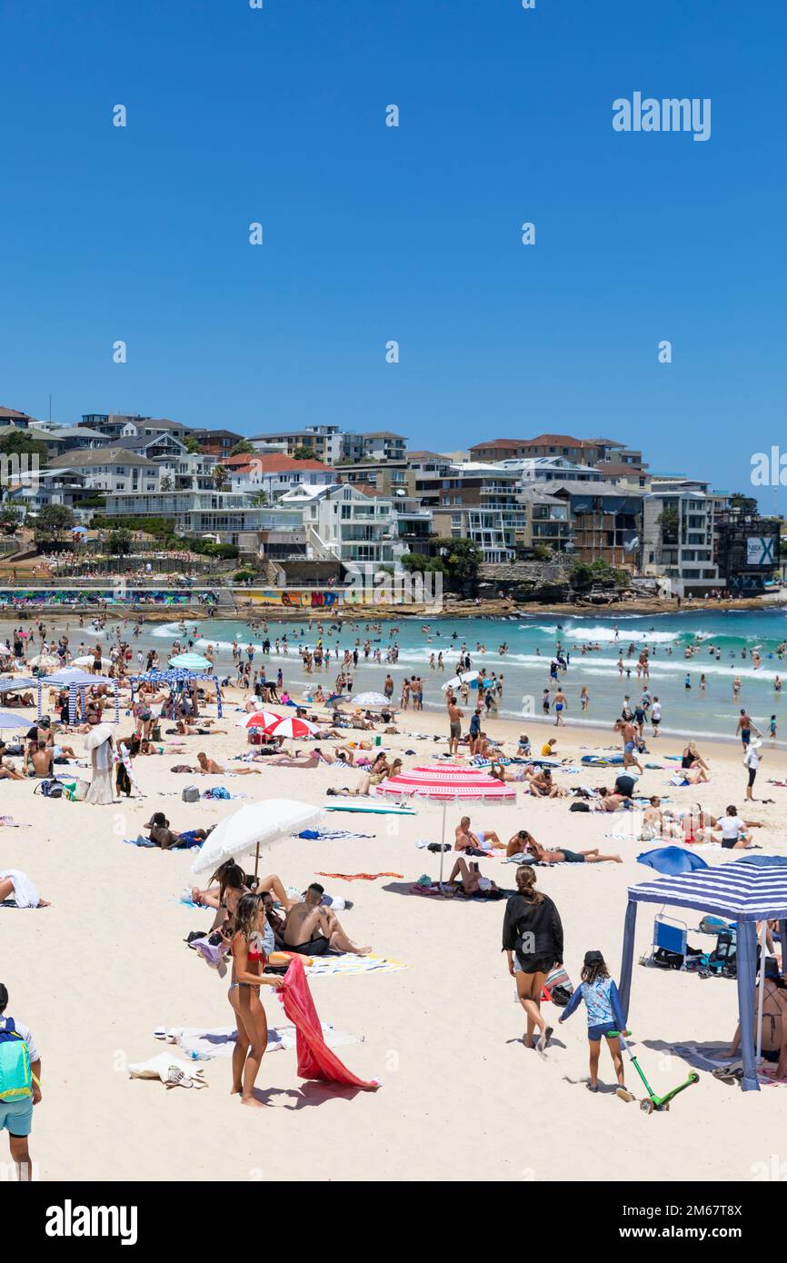 Bondi Beach in Sydney, summers day 2023, crowded beach and people in the  ocean, blue sky, Sydney eastern suburbs, NSW,Australia Stock Photo - Alamy