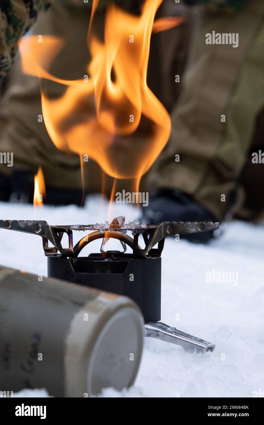 U.S. Marines, with the 22nd Marine Expeditionary Unit, set up camping stoves during cold weather training, in Setermoen, Norway, April 15, 2022. U.S. Marines and Sailors are training in Norway to strengthen relationships between NATO and allied forces. Stock Photo