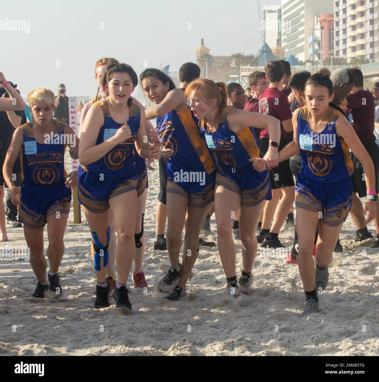 the-lady-mules-of-alamo-heights-high-school-fight-through-the-pain-to