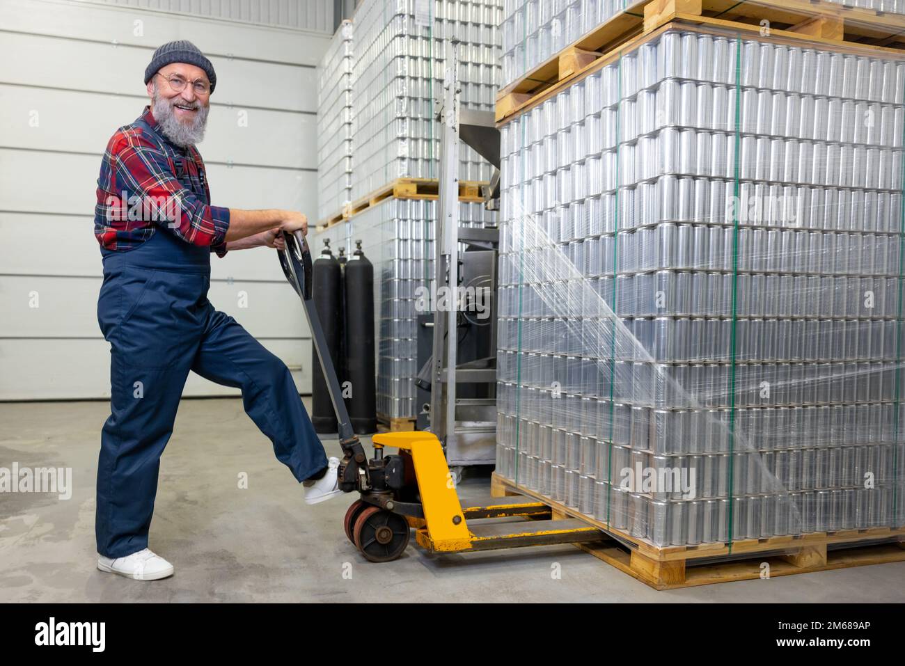 Loading unloading of goods hi-res stock photography and images - Alamy