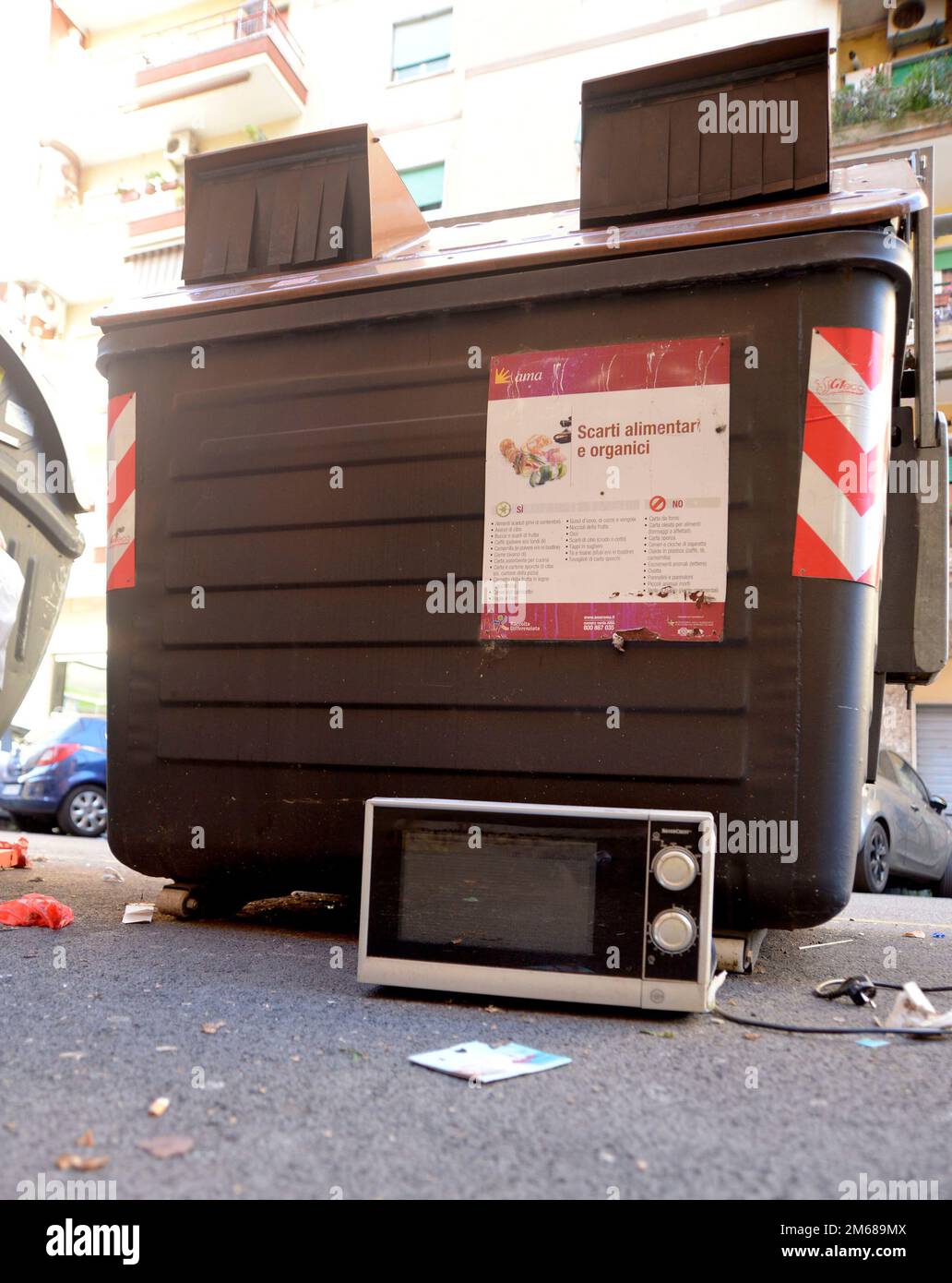 Roma, immondizia in strada 31 dicembre 2022 Stock Photo