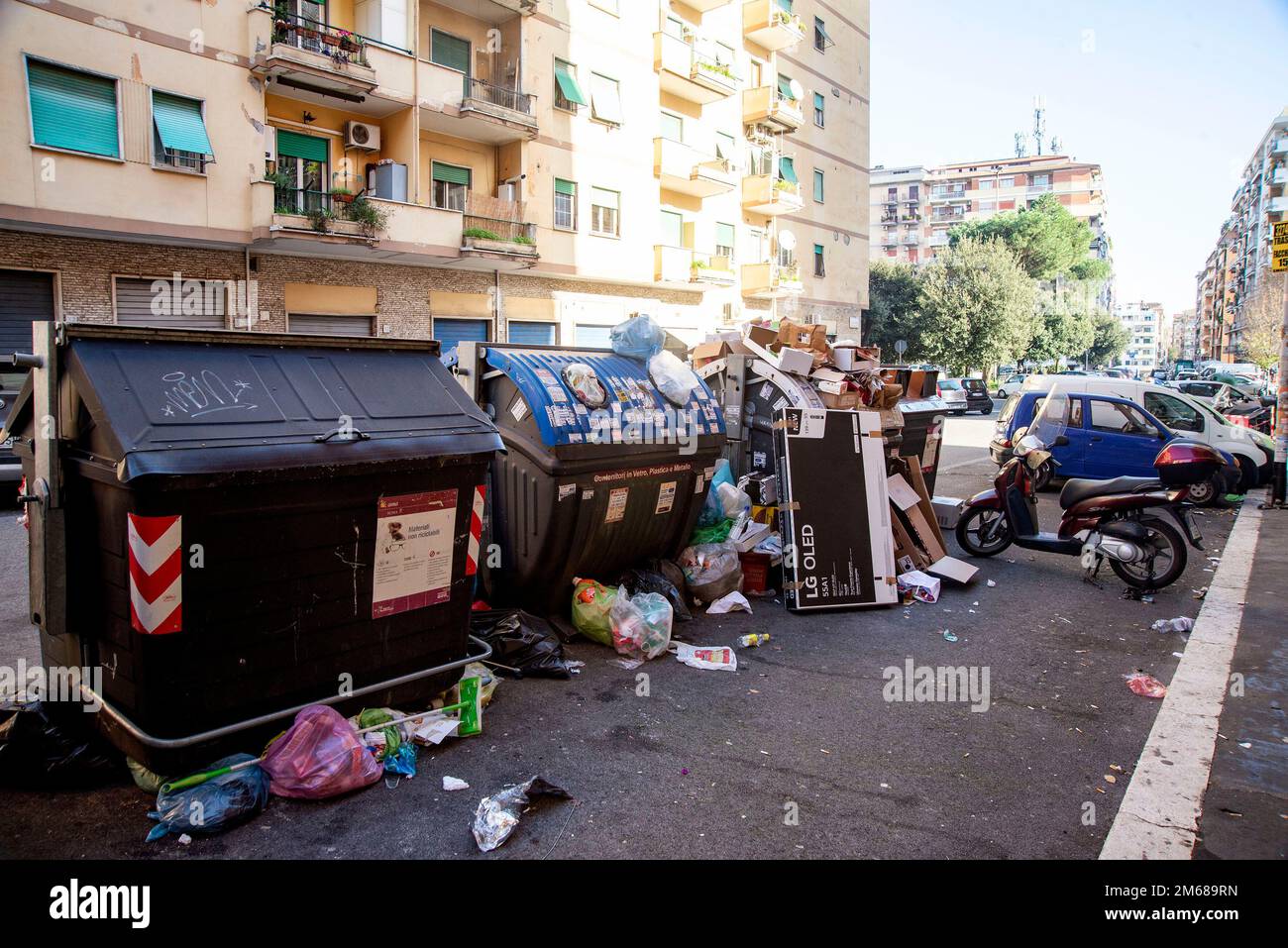 Roma, immondizia in strada 31 dicembre 2022 Stock Photo