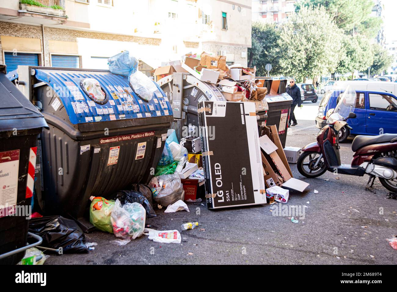 Roma, immondizia in strada 31 dicembre 2022 Stock Photo