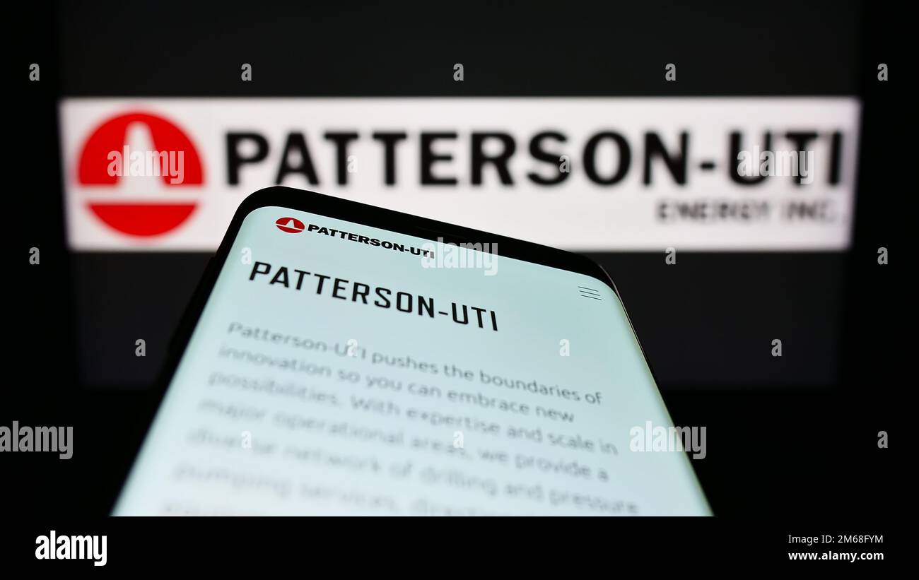 Smartphone with webpage of US company PattersonUTI Energy Inc. on