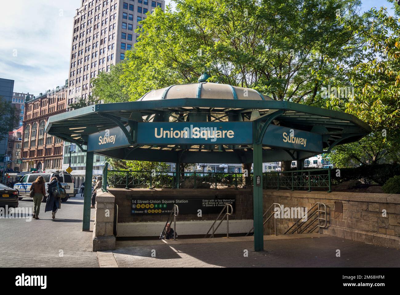 Union Square Subway, a historic pedestrian plaza and park at the intersection of Broadway and Fourth Avenue, New York City, USA Stock Photo