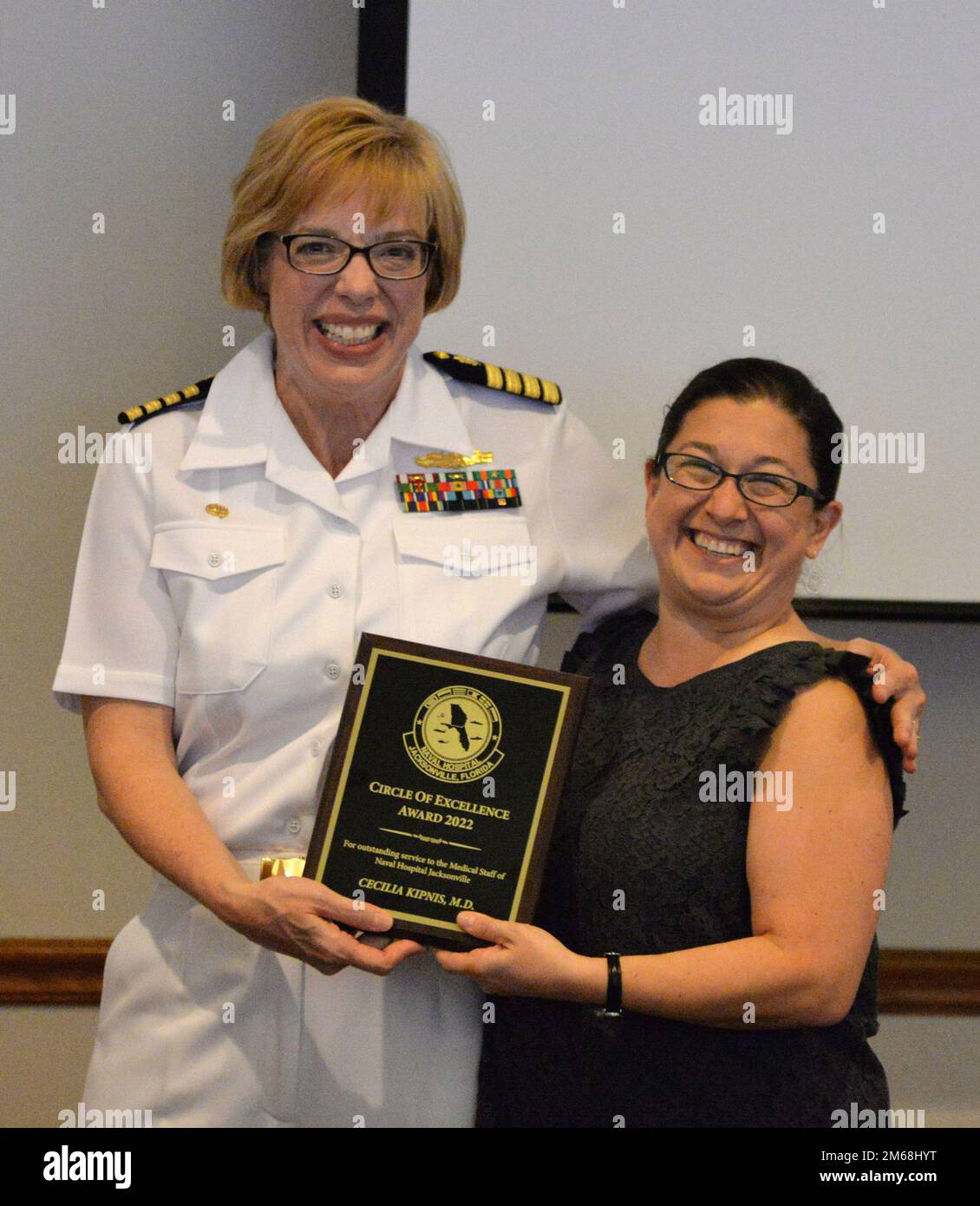 JACKSONVILLE, Fla. (April 19, 2022) – Capt. Teresa Allen, Naval Hospital Jacksonville’s commander presents the Circle of Excellence Award to Cecilia Kipnis, associate program director of NH Jacksonville’s family medicine residency program, at the Duval County Medical Society / Navy dinner at Naval Air Station Jacksonville’s Officers Club on April 19.  Founded in 1853, Duval County Medical Society was the first medical society in Florida. Stock Photo