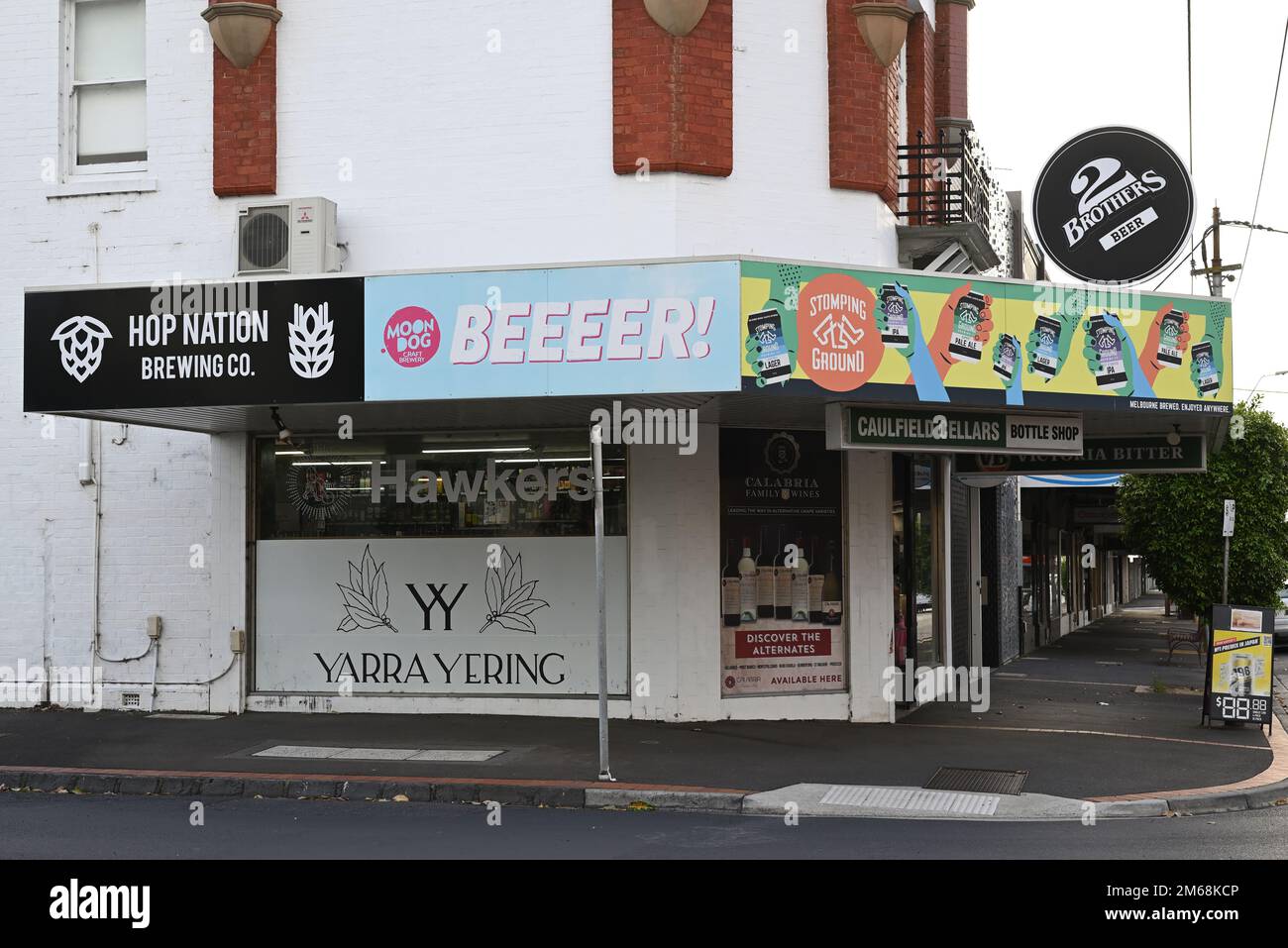Exterior of Caulfield Cellars Bottle Shop, with signage promoting various brands of beer and wine adorning the liquor store Stock Photo