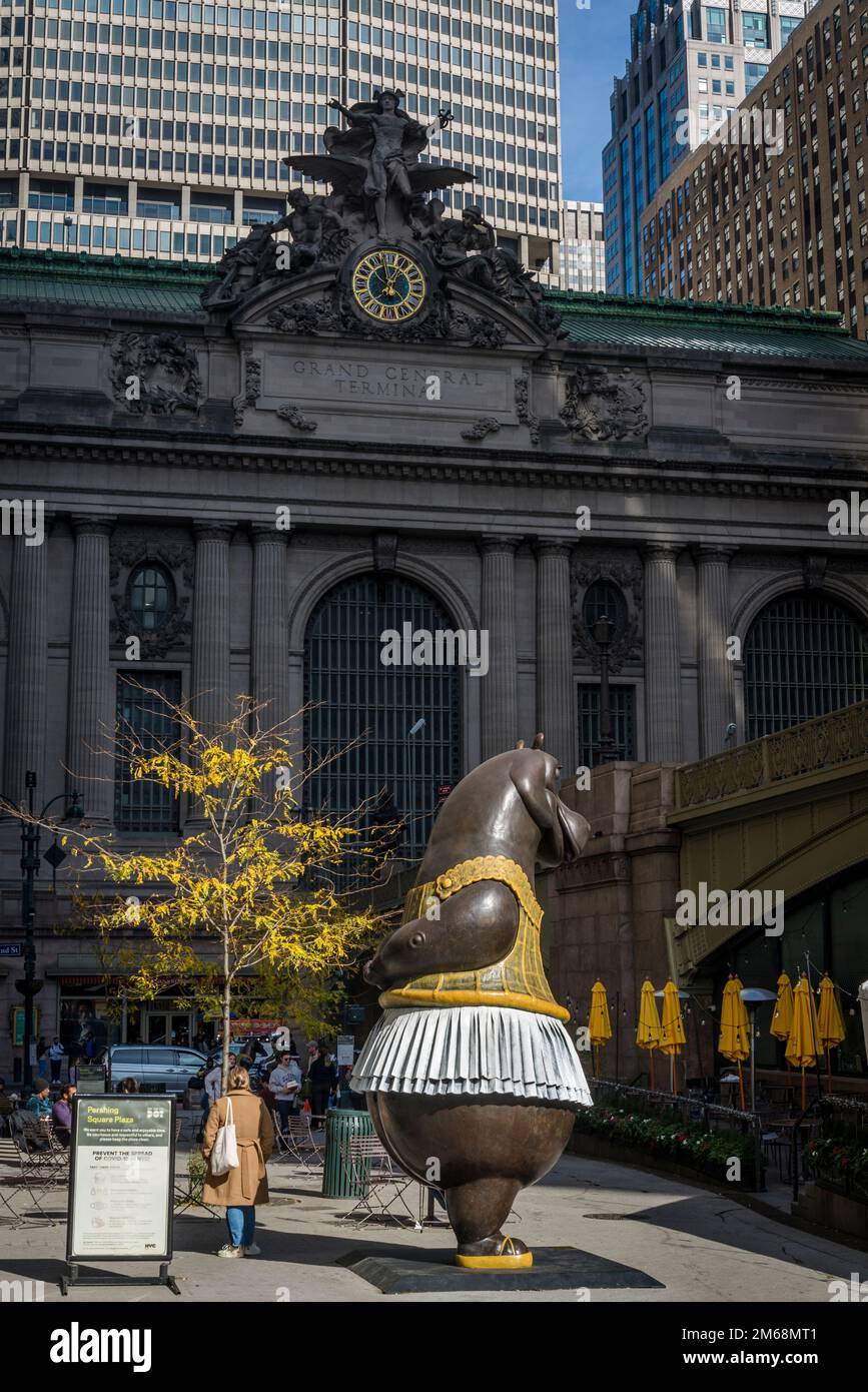Grand Central Terminal 42nd Street facade;, the iconic commuter rail ...
