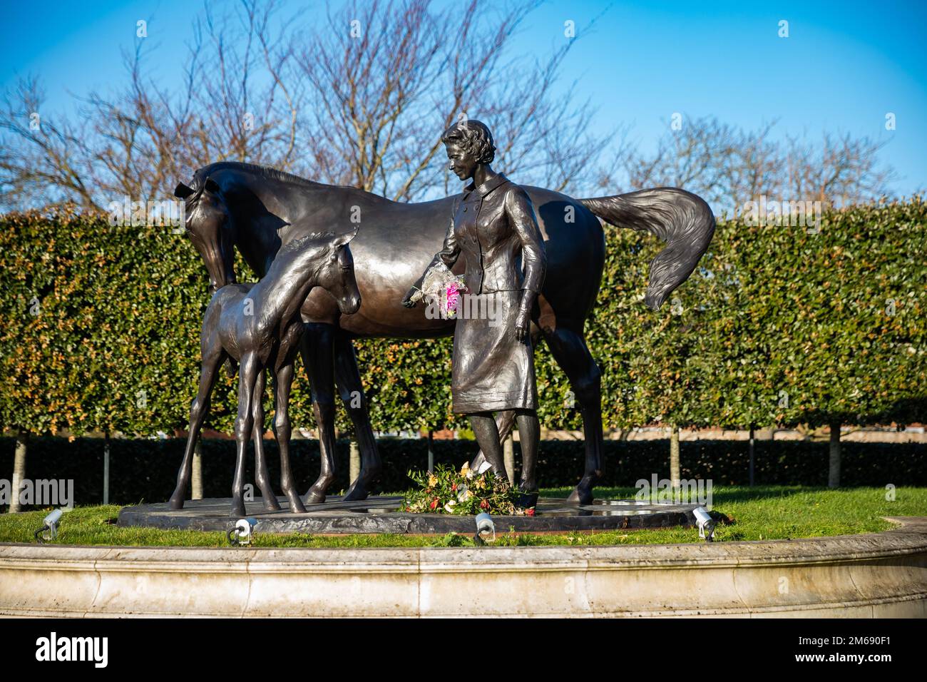 Queen Elizabeth, Foal and Mare bronze statue in Newmarket, Suffolk, UK Stock Photo