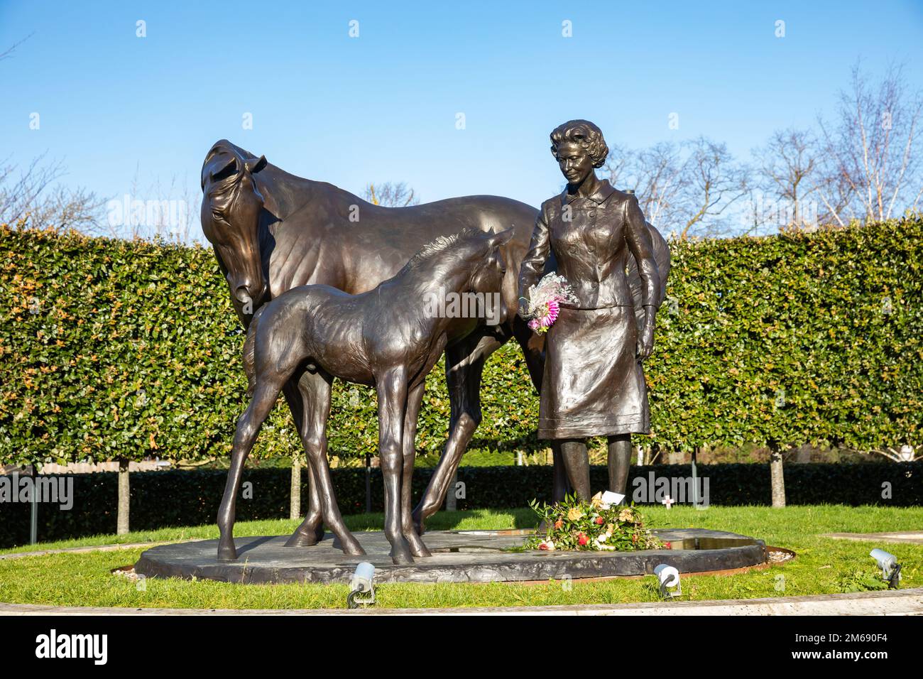 Queen Elizabeth, Foal and Mare bronze statue in Newmarket, Suffolk, UK Stock Photo