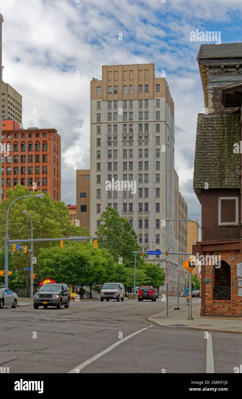 The AT&T Building, built in 1914 as a terra cotta-clad neo-gothic ...