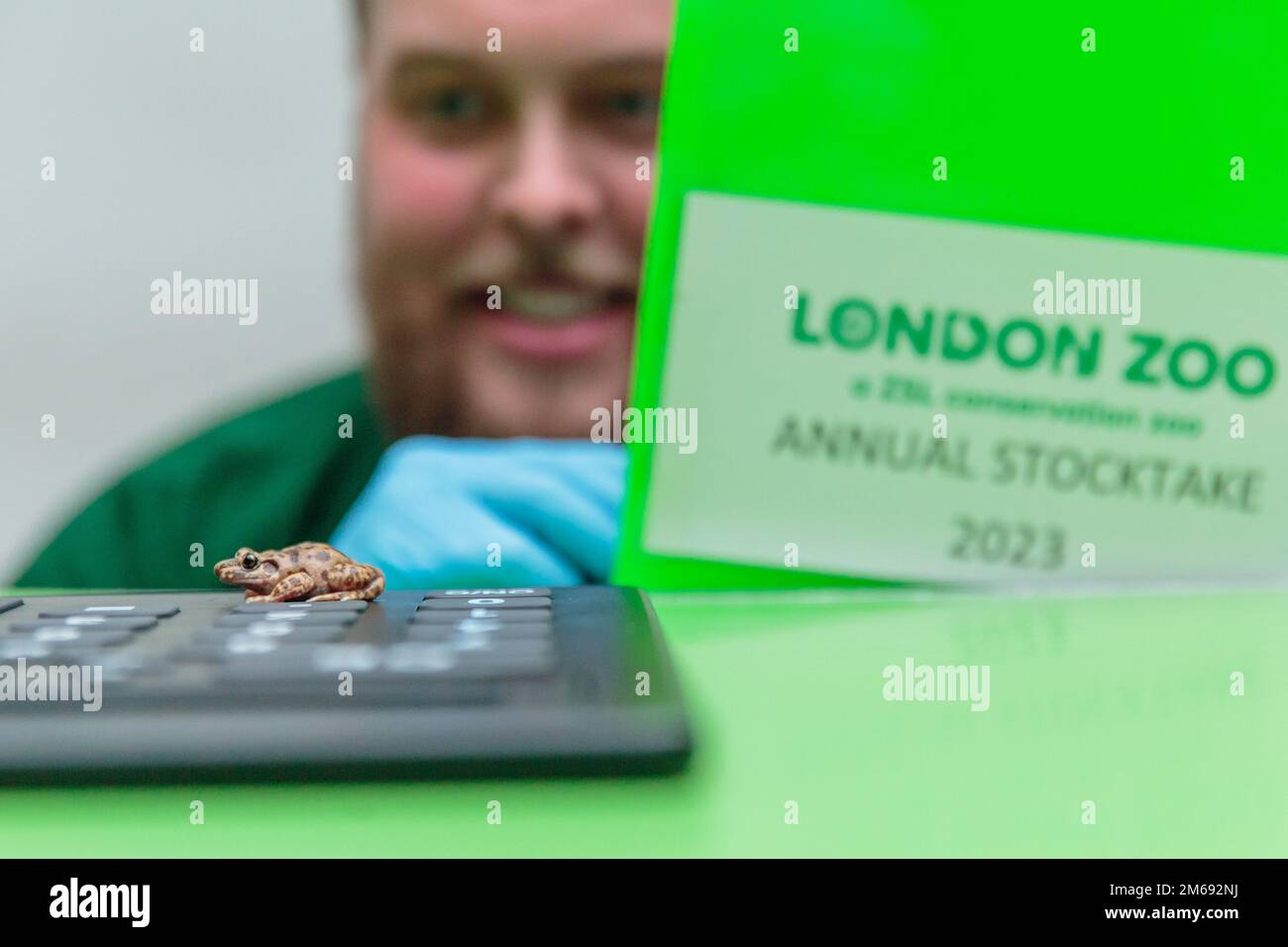 ZSL London Zoo, UK. 3rd January 2023. Zookeepers at ZSL London Zoo