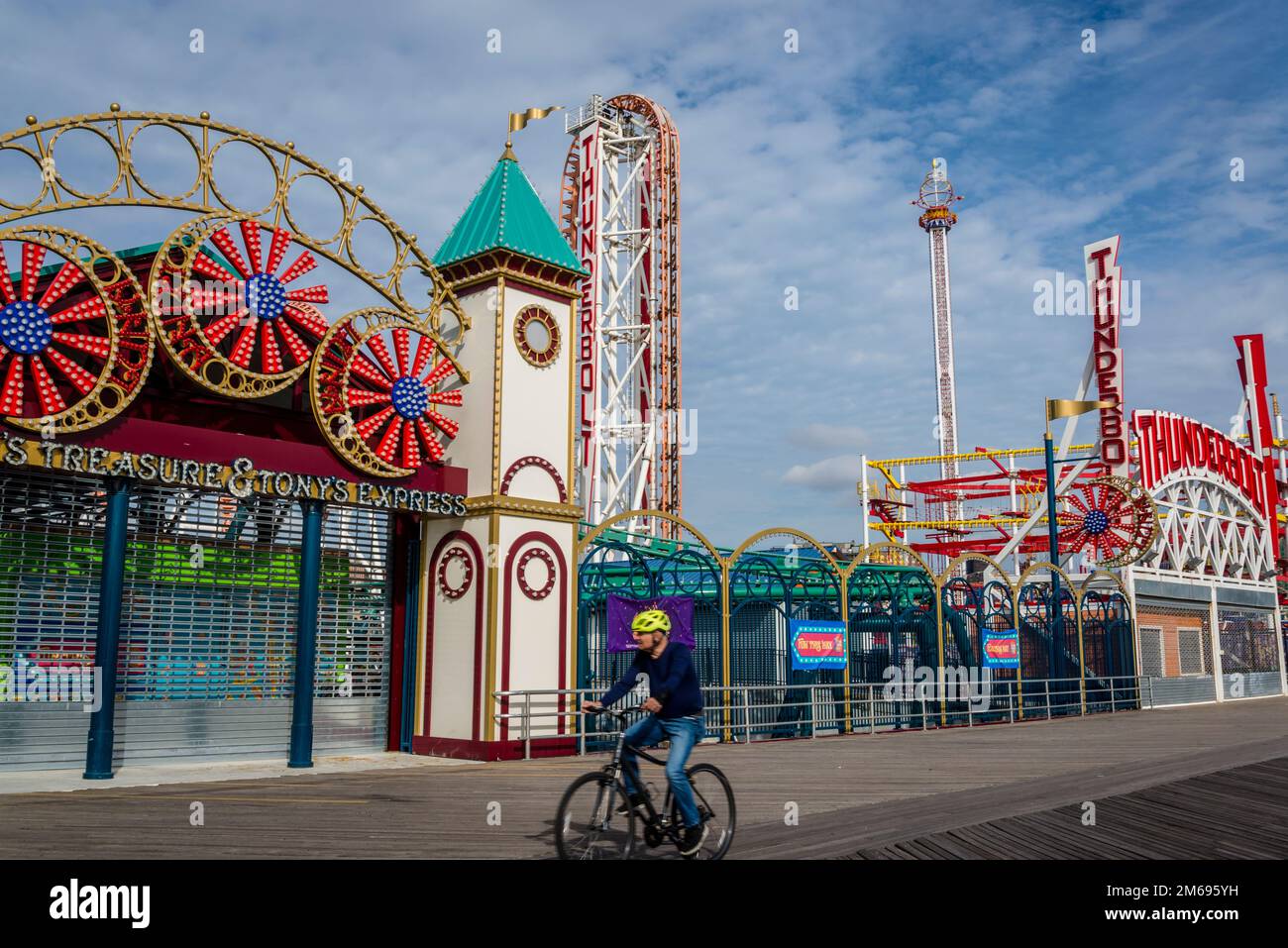 Leti's Treasure & Toni's Express and Thunderbolt rollercoasters on the Riegelmann Boardwalk at Coney Island, Brooklyn, New York City, USA Stock Photo