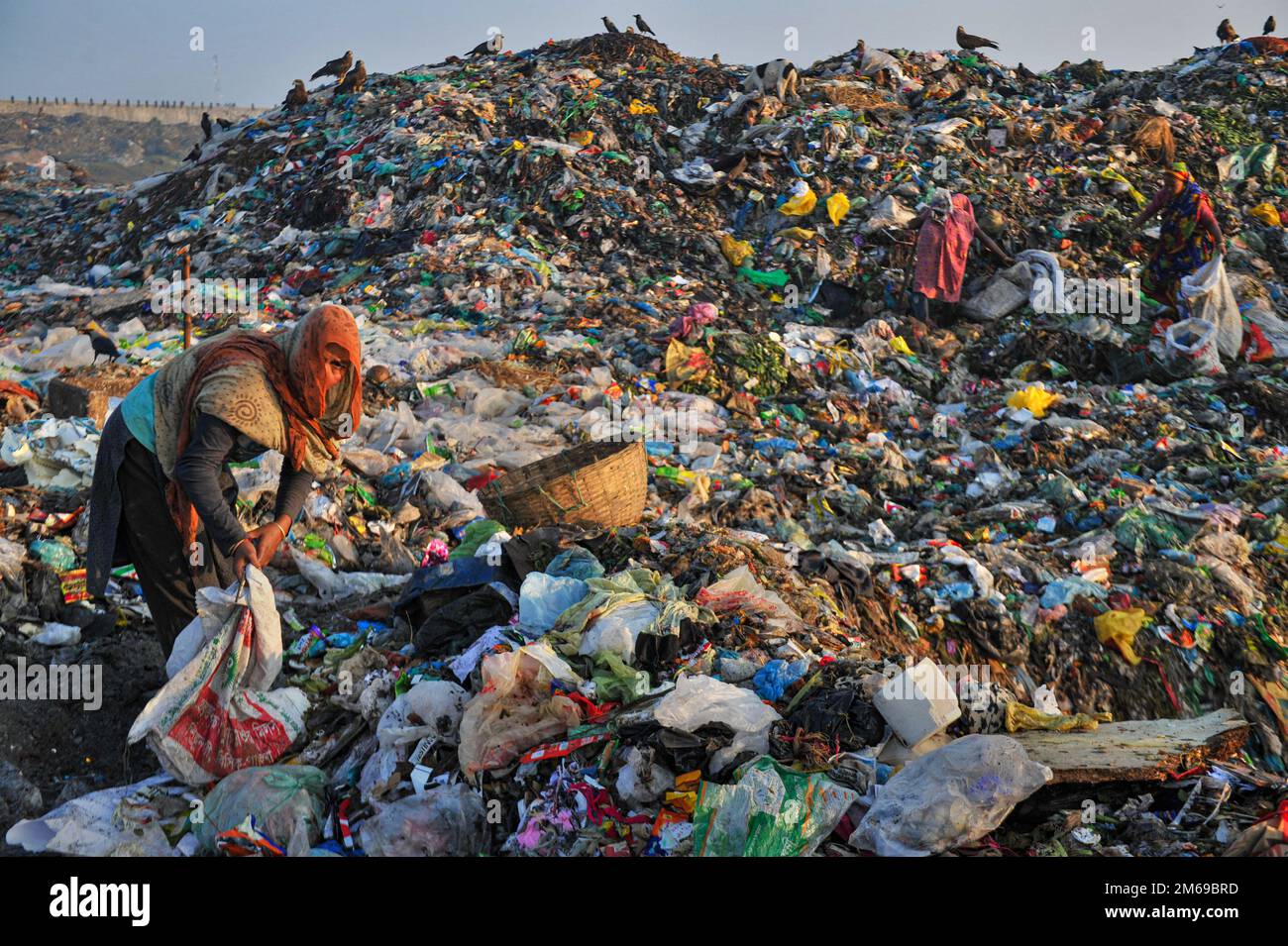 In Sylhet, Bangladesh. 03rd Jan, 2023. Workers are working in Toxic