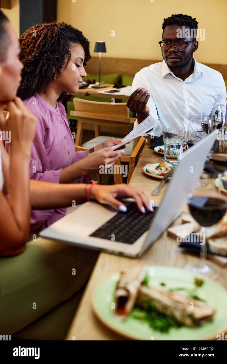 Multicultural collaboration hi-res stock photography and images - Alamy