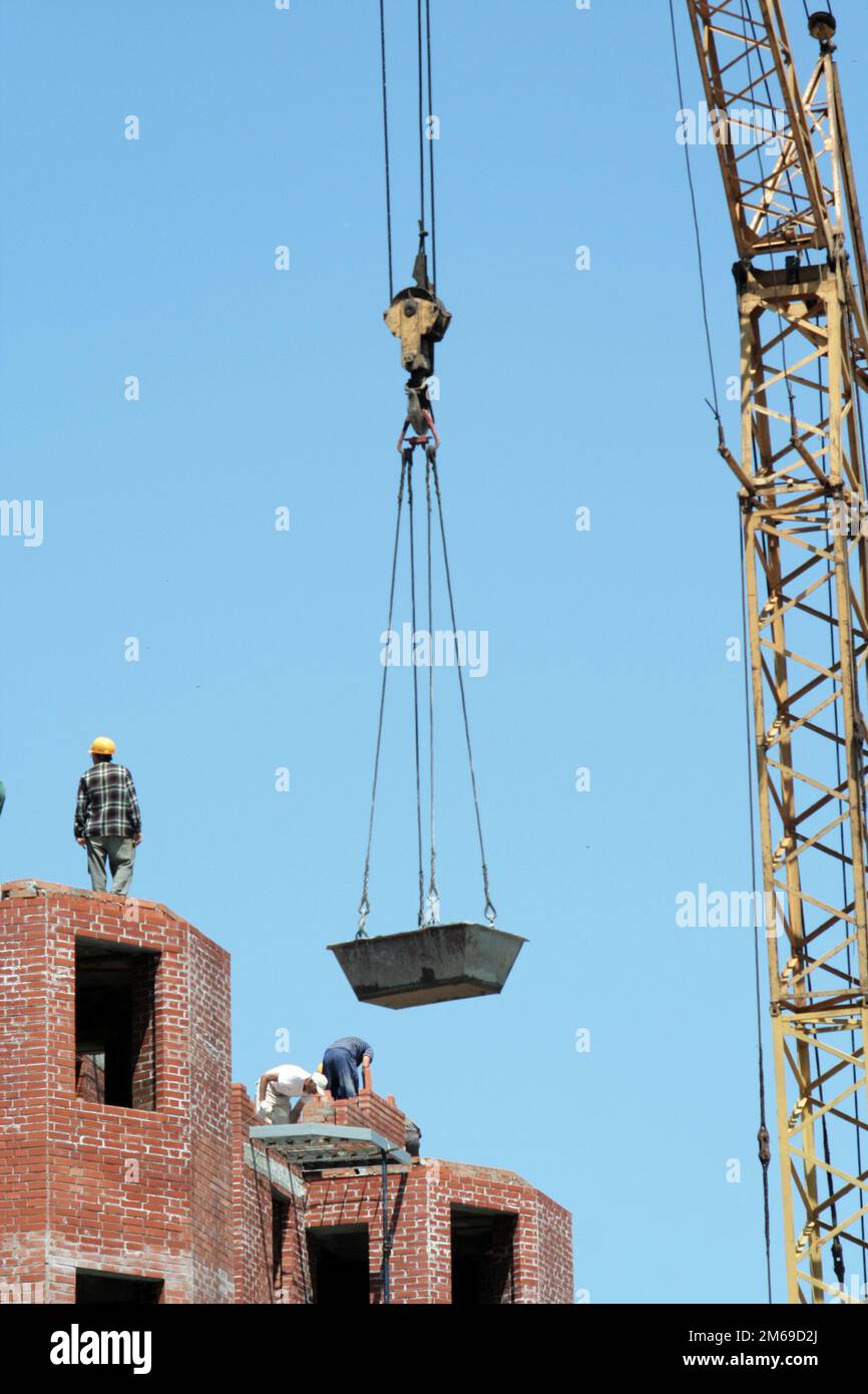 Liftingcrane to raise a bricks on the top floor of a under