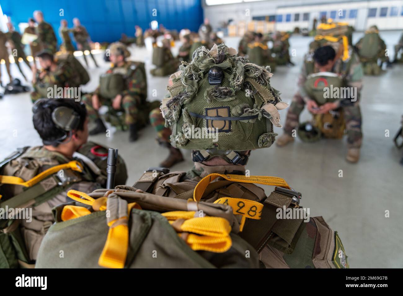 French paratroopers of the 8th Marine Infantry Paratroopers Regiment ...