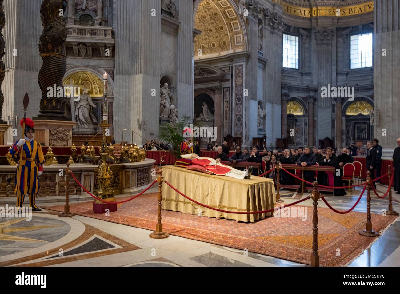 Thousands of Catholics pay respects to former pope Benedict XVI Stock Photo