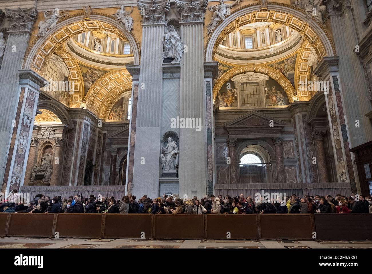Thousands of Catholics pay respects to former pope Benedict XVI Stock Photo