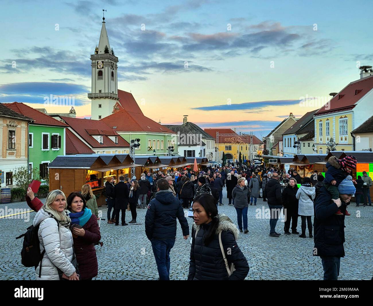 Rust, Austria - November 26, 2022: Unidentified people and evening atmosphere at the traditional Christmas market in the stork city in Burgenland Stock Photo