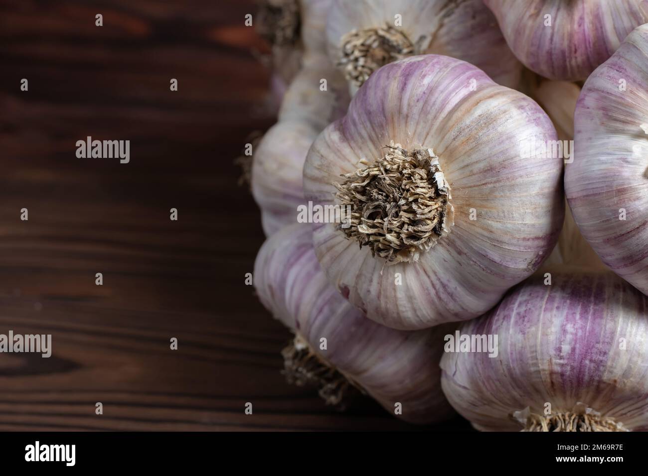 Garlic Cloves and Bulb on vintage wooden boards Stock Photo - Alamy