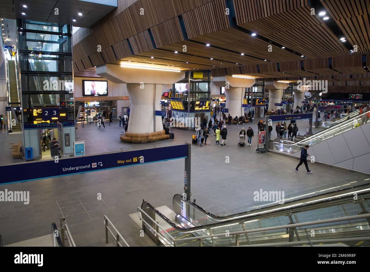 Concourse At London Bridge Station National Rail Stock Photo Alamy main-entrance-guy-s-hospital-jim-barton-geograph-britain-and-ireland