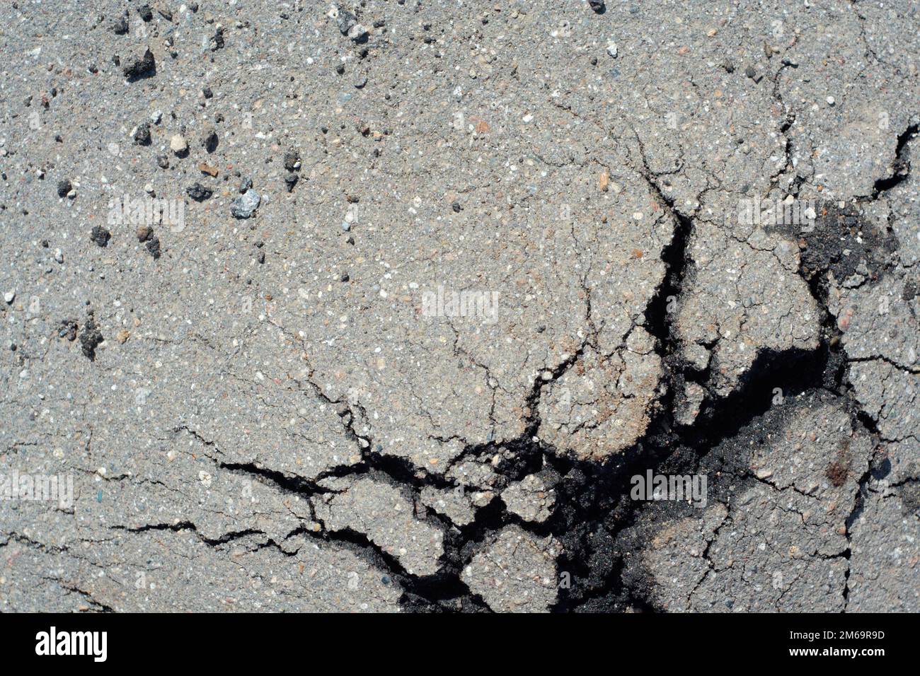 Cracked concrete driveway hi-res stock photography and images - Alamy