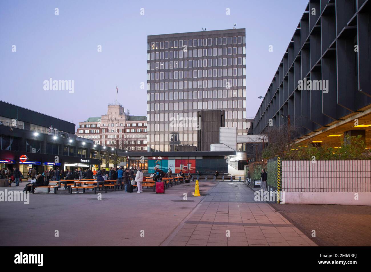 Euston Station Concourse Stock Photo Alamy