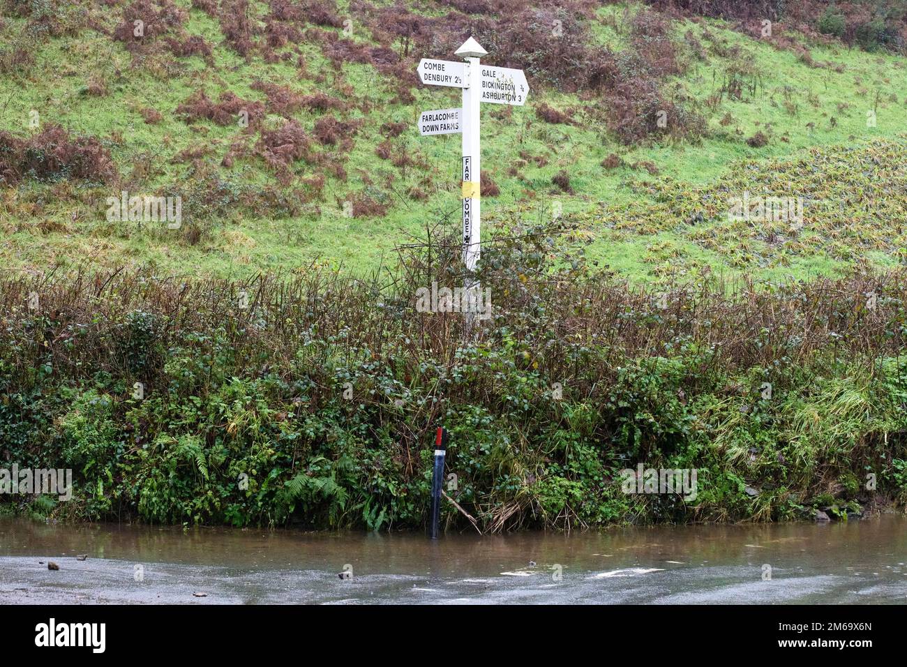 Farlacombe, Devon, UK. 03 Jan 2023, High winds and heavy rain cause flooding and potholes on rural roads in Devon. Credit: Will Tudor/Alamy Live News Stock Photo