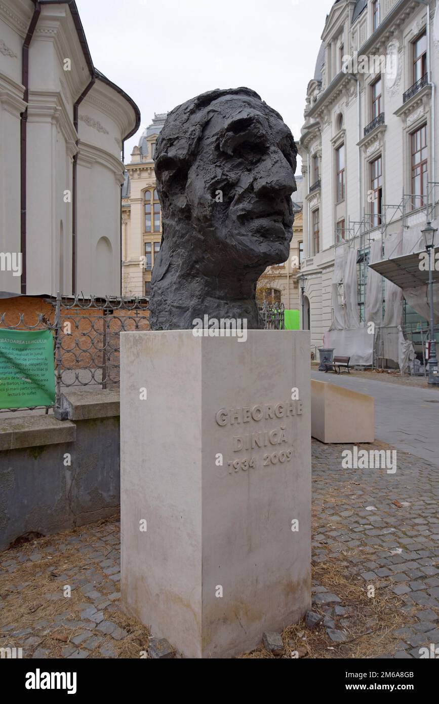Memorial bust sculpture for the Romanian actor Gheorghe Dinică, Bucharest, Romania Stock Photo