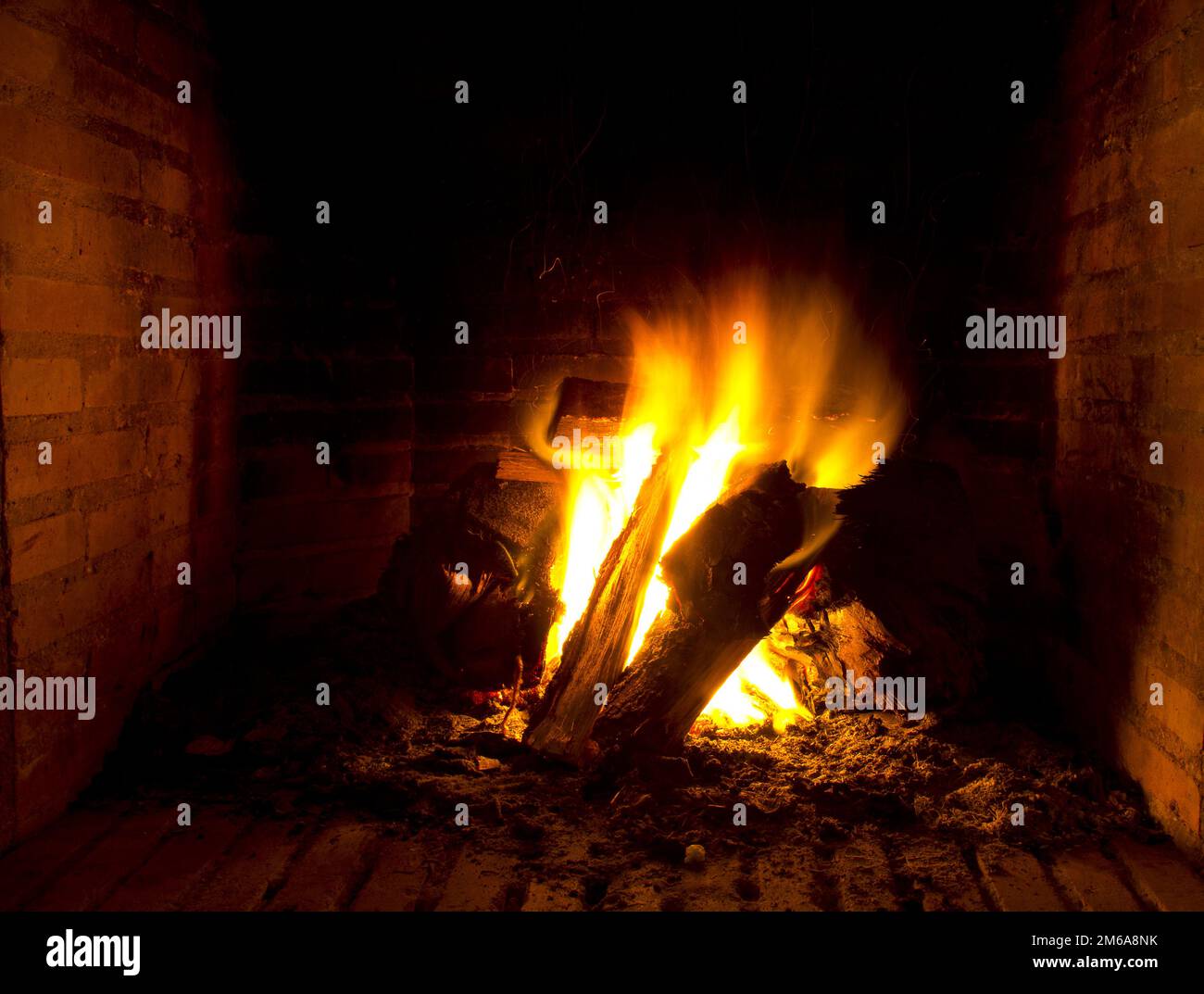 Comfortable fireplace hi-res stock photography and images - Alamy