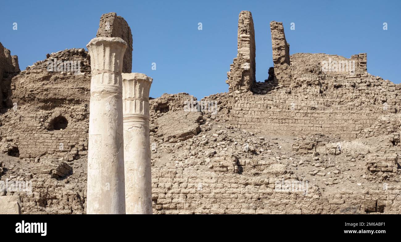 Enclosure walls at Medinet Habu, West Bank, Luxor, Egypt Stock Photo