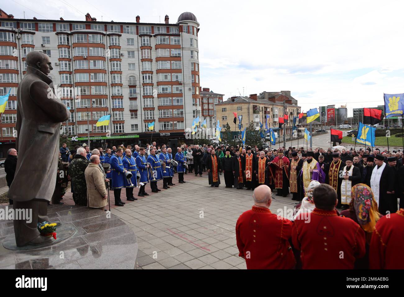 IVANO-FRANKIVSK, UKRAINE - JANUARY 1, 2023 - Participants are gathered at the Stepan Bandera monument on the 114th birthday anniversary of the Organis Stock Photo