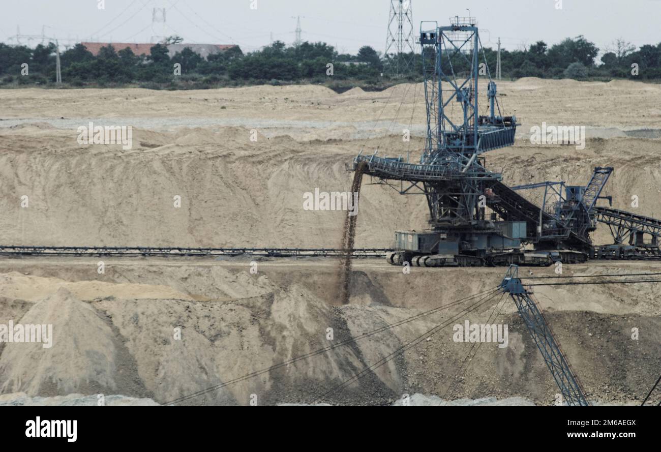 Coal mining in an open pit Stock Photo - Alamy