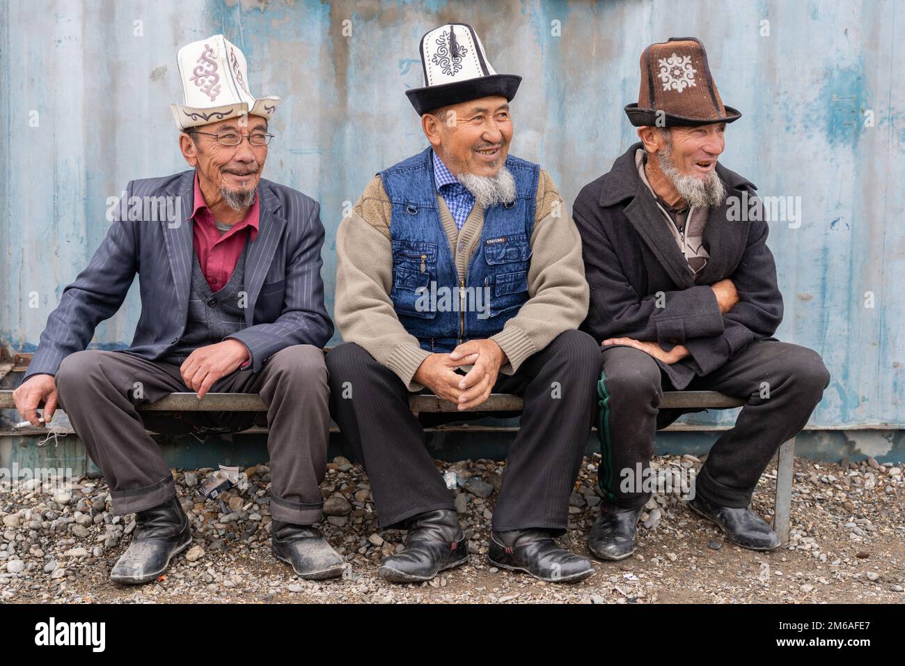 Sevganidan keyin qinidan spermani yaladi Haqiqiy uy qurilishi pornosi: rus xotini eri va dostlari bilan