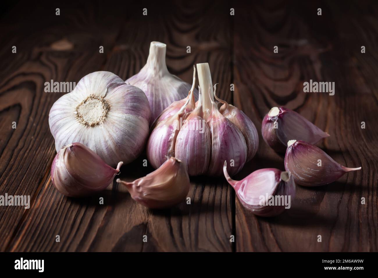 Peeled garlic cloves press hi-res stock photography and images - Alamy