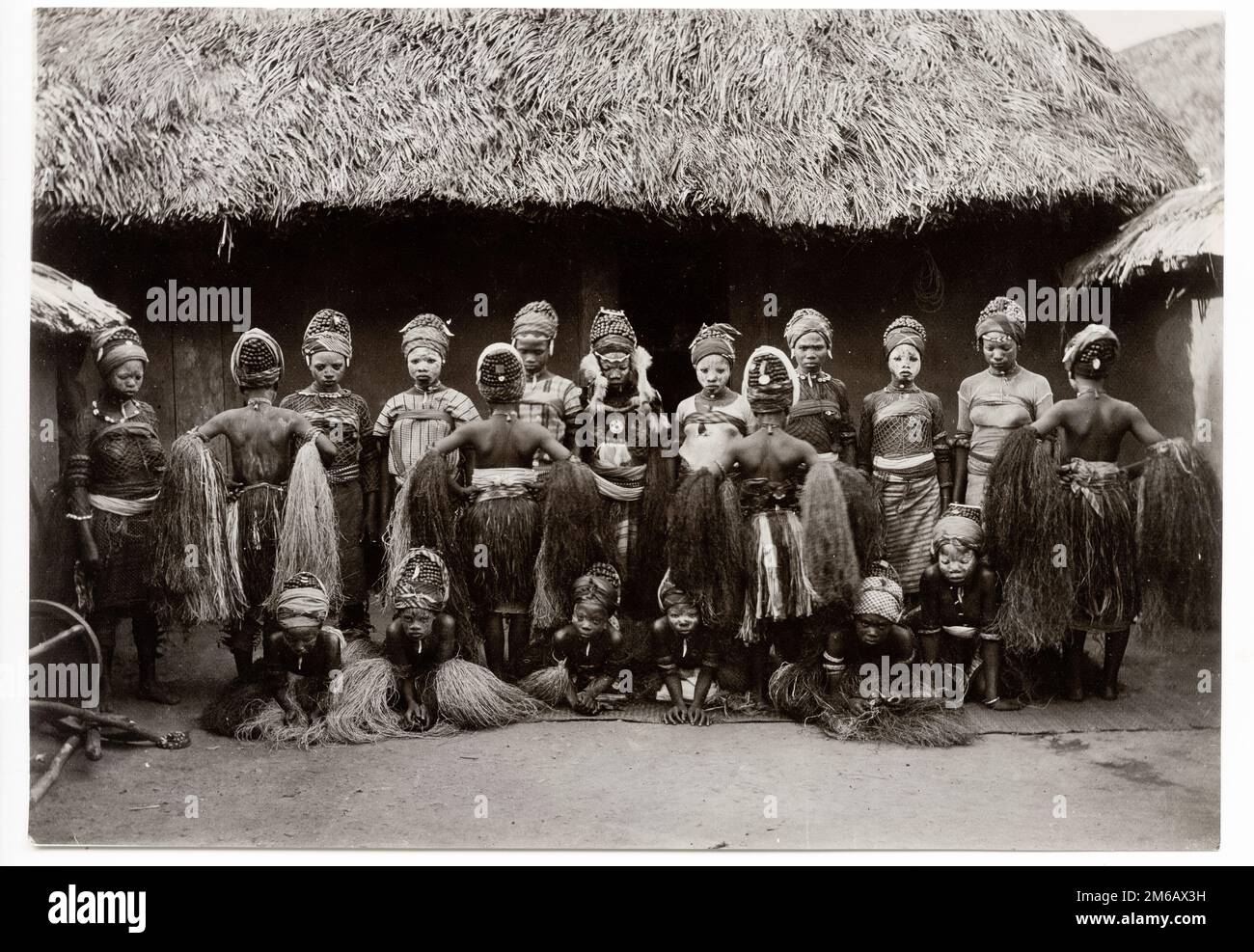 Alphonso Lisk-Carew studio: c.1910 West Africa Sierra Leone - Bundo bundu group, Sande society Stock Photo
