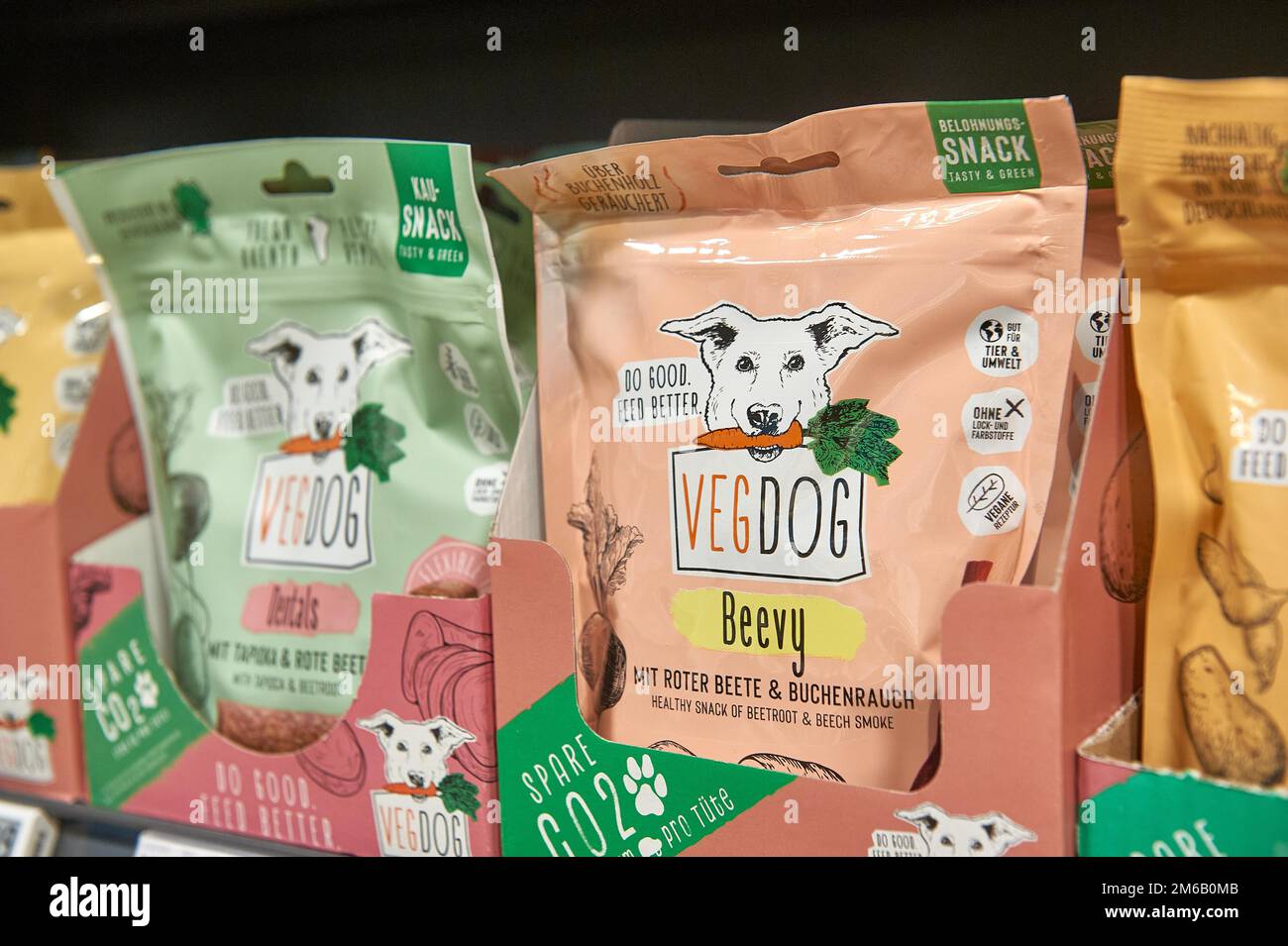 Pet food, vegetarian, Rewe Center HamburgTonndorf, 22045 Hamburg