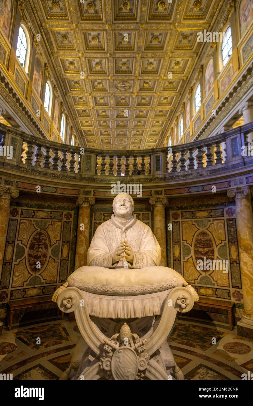 Statue of Pius IX in the Confessio, Basilica of Santa Maria Maggiore, Rome, Italy Stock Photo