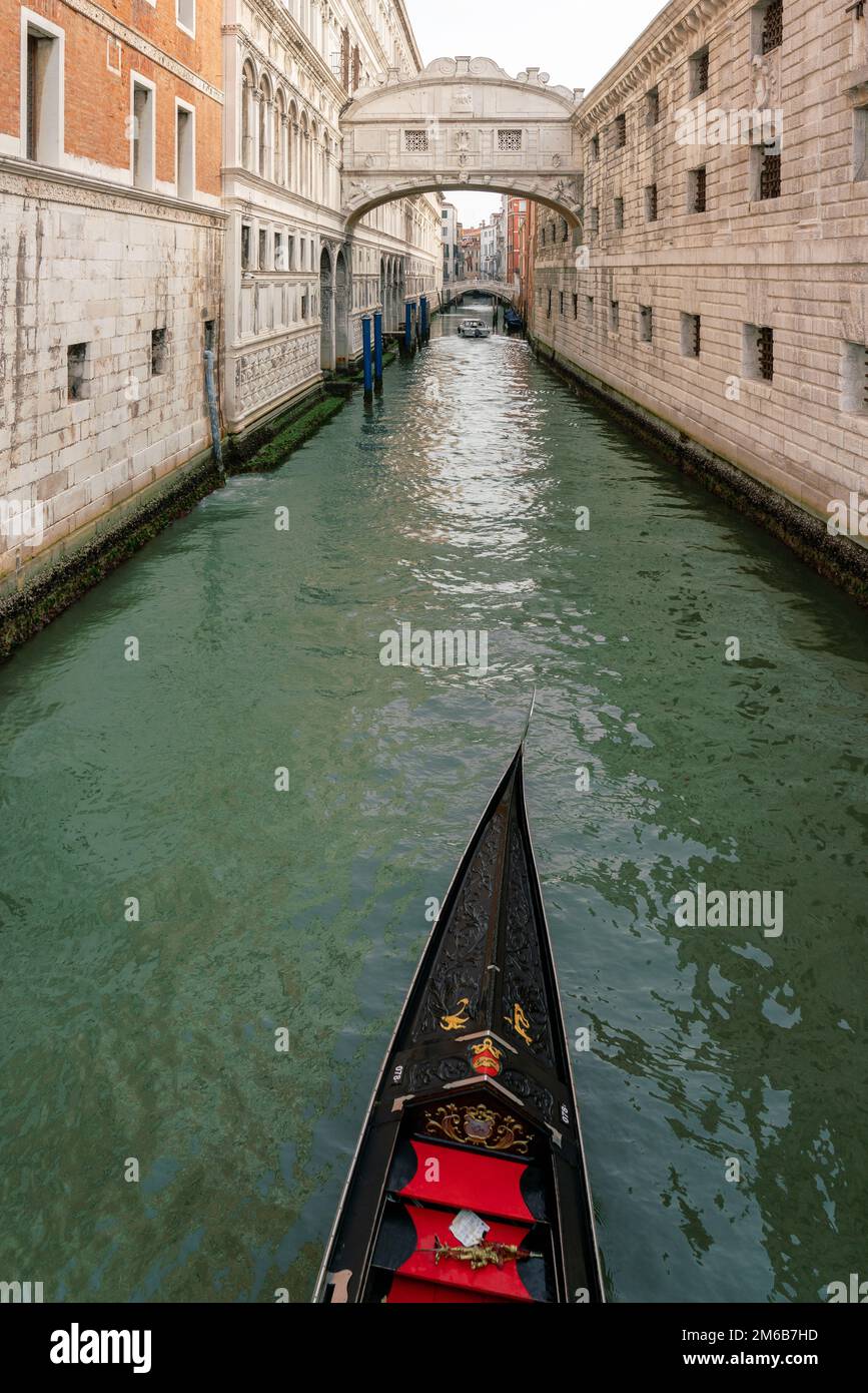 Gondola under stone bridge hi-res stock photography and images - Alamy